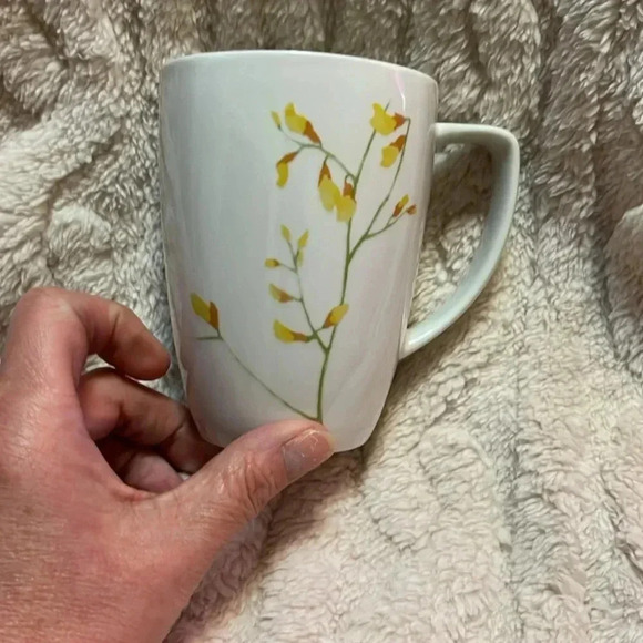 Corelle 'Kobe' Corning Coordinates Coffee Tea Mug Cup yellow flowers minimalist - Picture 2 of 3